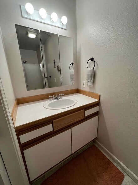 102 bathroom - 631 N Garden St
