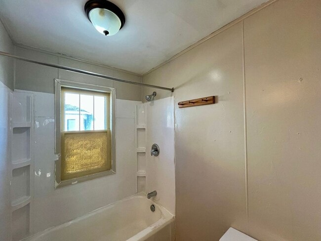 Building Photo - 619 Werle Ave