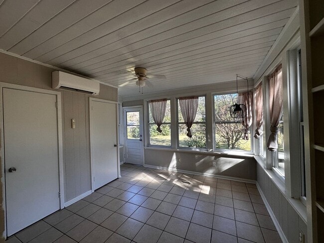 Building Photo - 2113 Hagan Dr