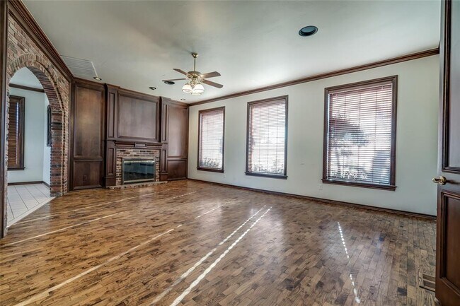 Building Photo - 1300 Irvine Dr