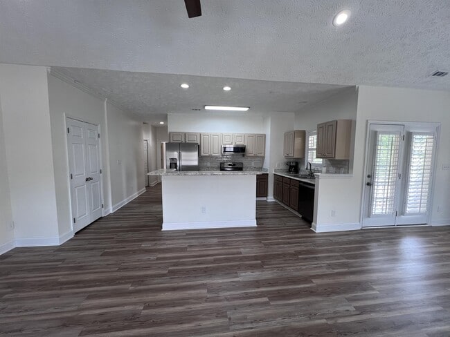 Building Photo - 812 Sage Creek Ln