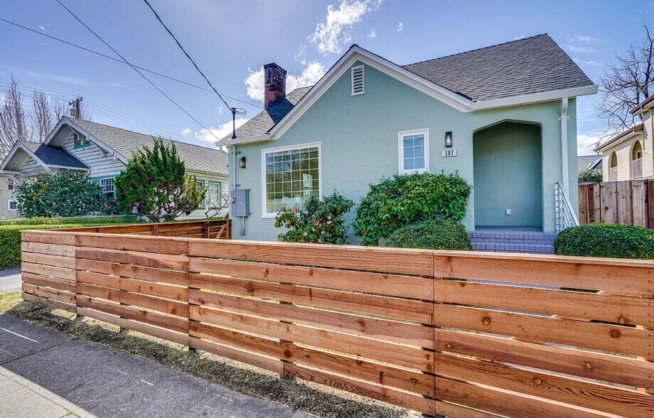 Building Photo - 331 San Antonio Ave