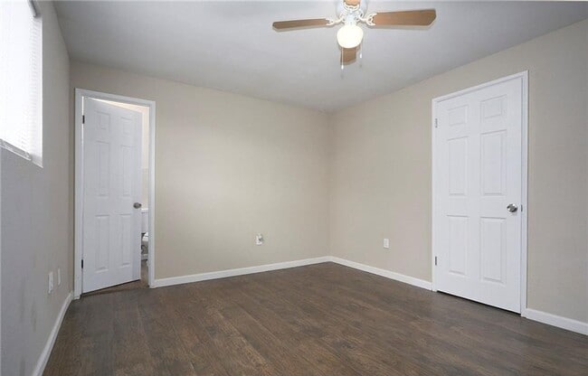 Building Photo - AVAILABLE NOW! LOVELY Remodeled 2 Bedroom ...