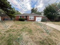 Building Photo - Charming 3 Bedroom