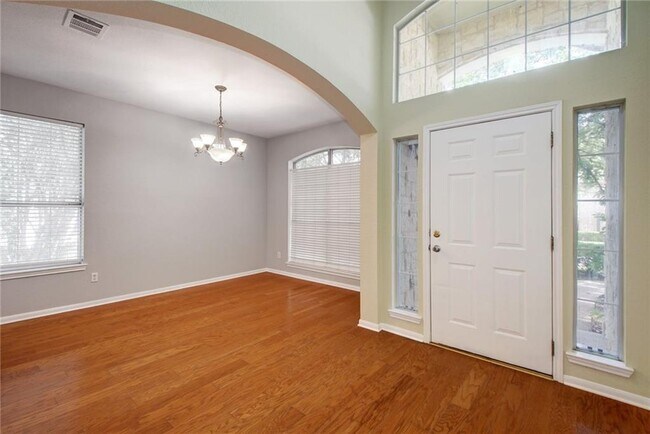 Building Photo - 1801 Hickory Ridge Cove