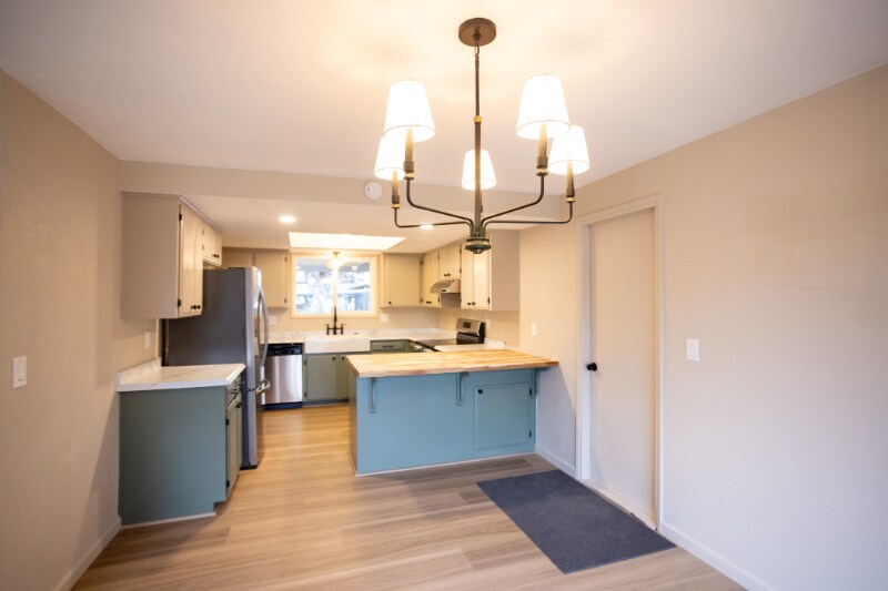 Building Photo - 5520 Valleyview Ln