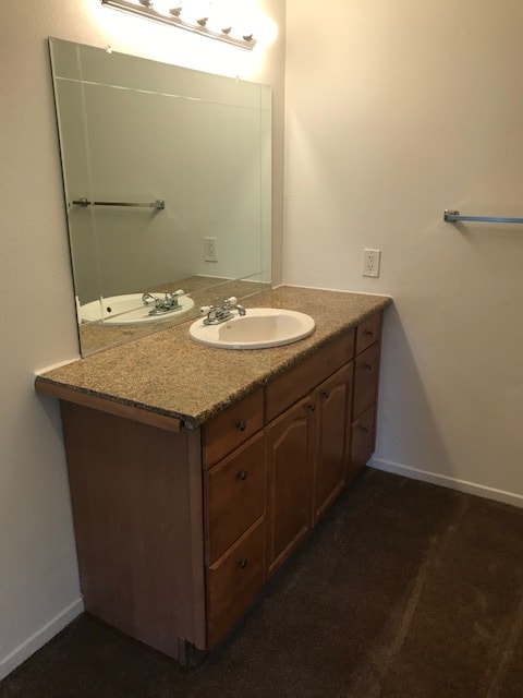 Vanity Area - 1030 W MacArthur Blvd