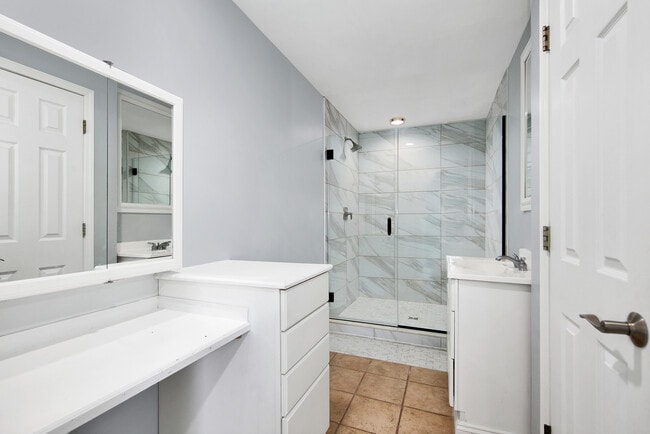 Building Photo - 1013 Stonegate Rd