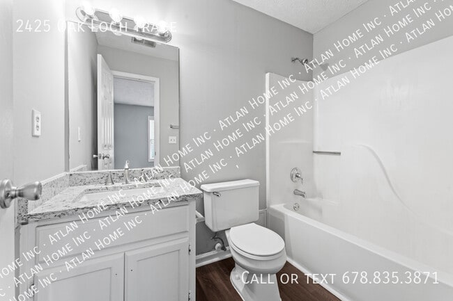 Building Photo - 2425 Oak Loch Trace