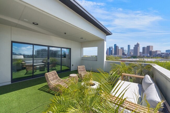 Building Photo - 306 W Pierce St