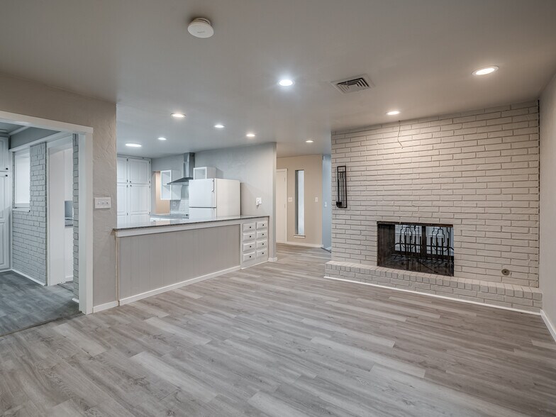 Building Photo - 12136 Thorn Ridge Rd