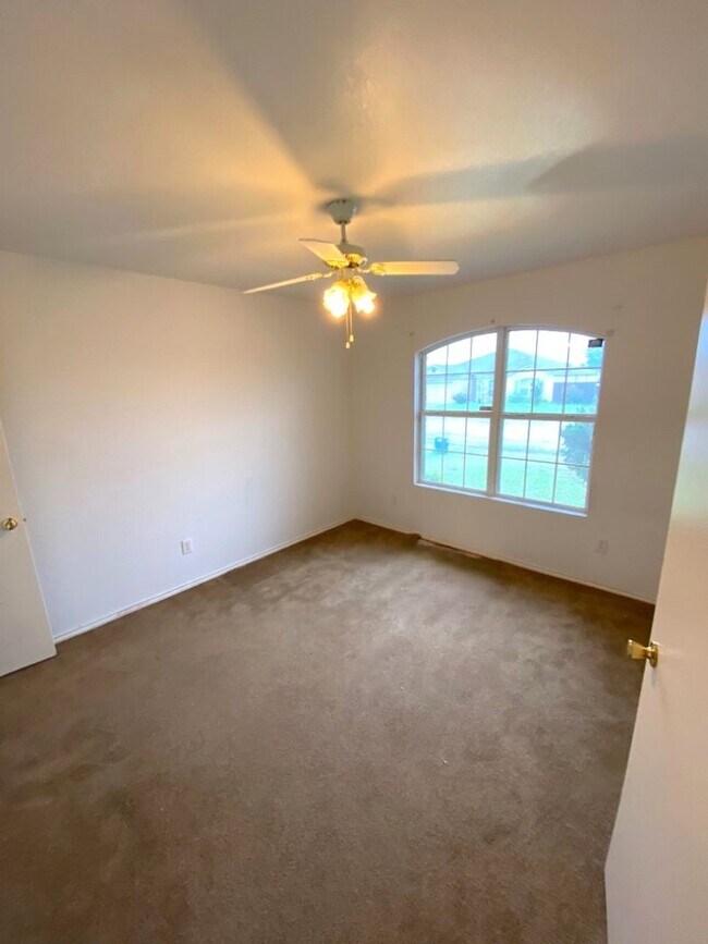 Building Photo - 5207 Holster Dr