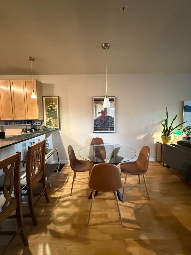 Building Photo - Sunny 3rd floor RiNo Corner Unit Condo- Gr...