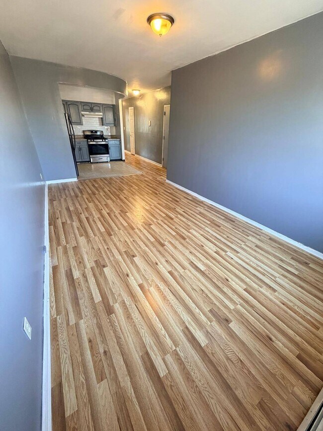 Building Photo - 392 Montauk Ave.