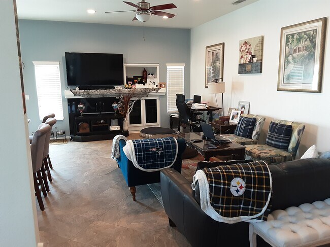 Building Photo - 496 Christina Ct