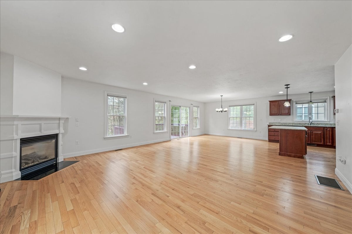 Building Photo - 6 Longview Cir