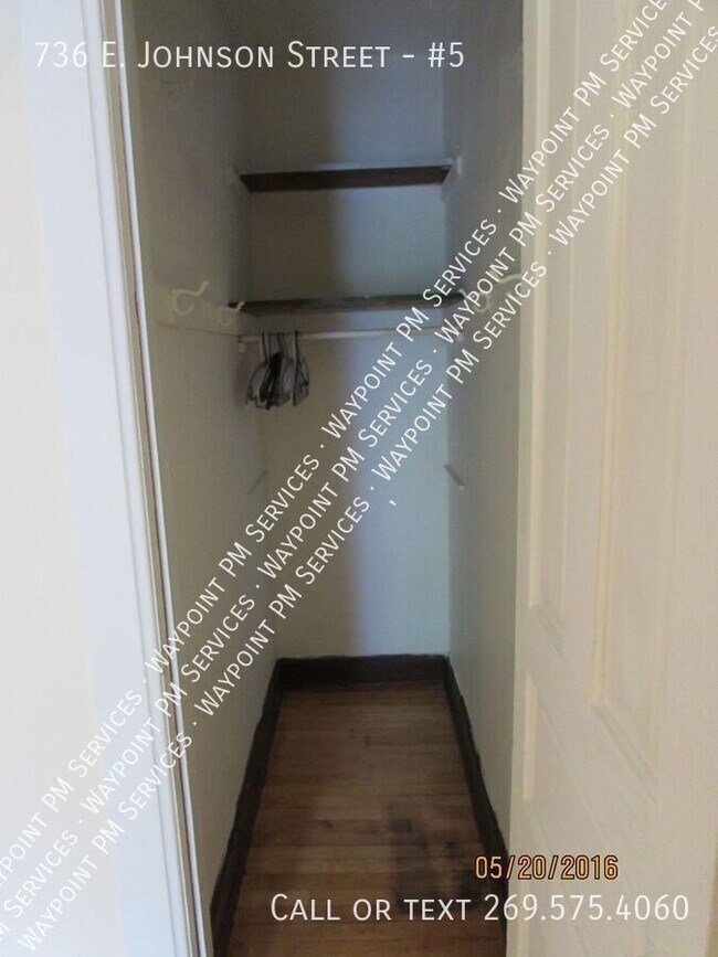 Building Photo - 736 E Johnson St