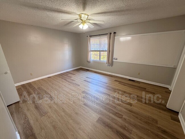 Building Photo - 1711 Herrin Dr