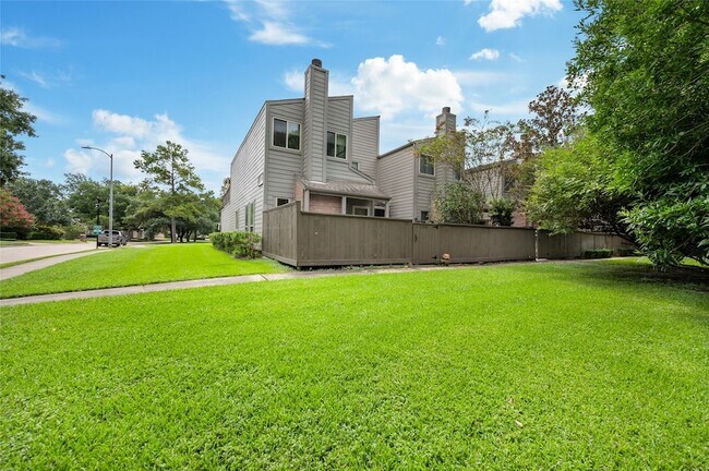 Building Photo - 11709 Lakeside Pl Dr