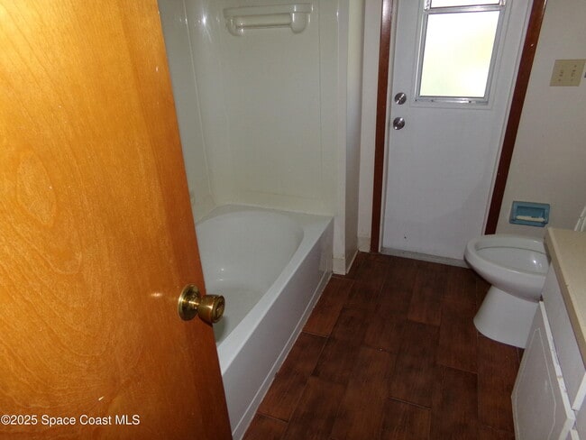 Building Photo - 1540 Fairlee Ave NW