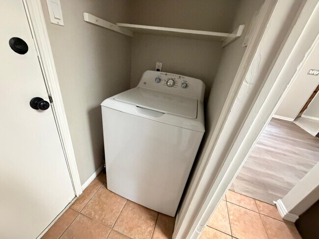 Building Photo - 16619 Capewood Dr