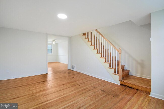 Building Photo - 505 Stratford Rd