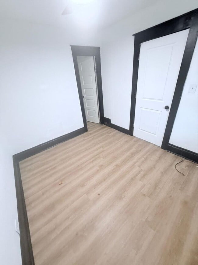 Building Photo - 2791 E 127th St