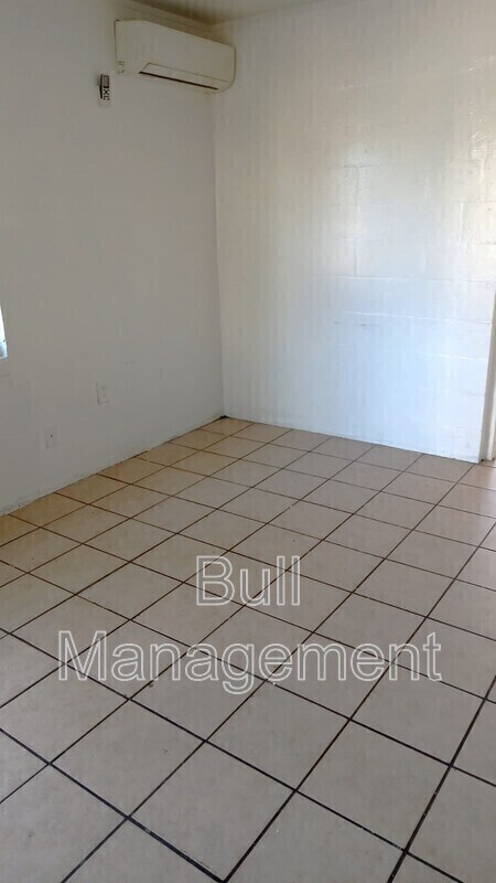 Building Photo - 746 S Lee Ave