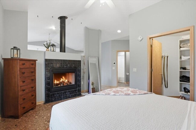 Building Photo - 1140 E Dayton St