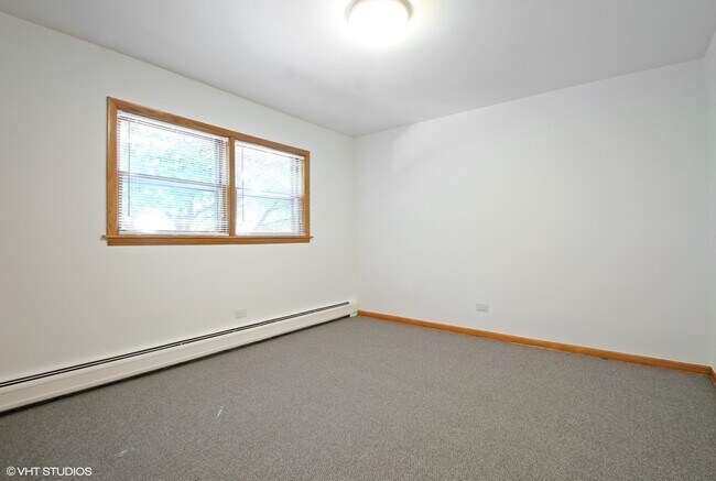 Building Photo - 5534 W Bryn Mawr Ave
