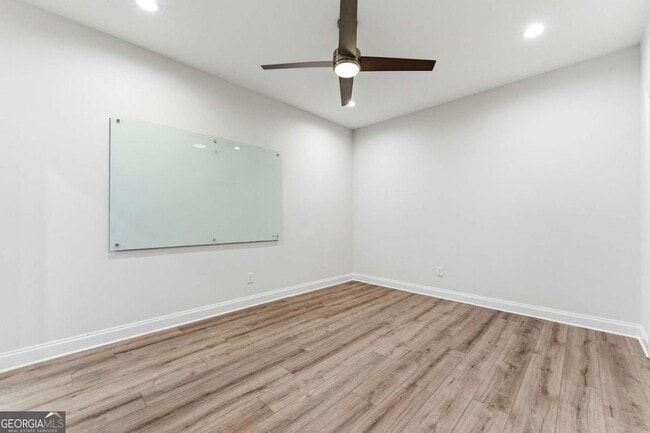 Building Photo - 2025 Abbey Rd