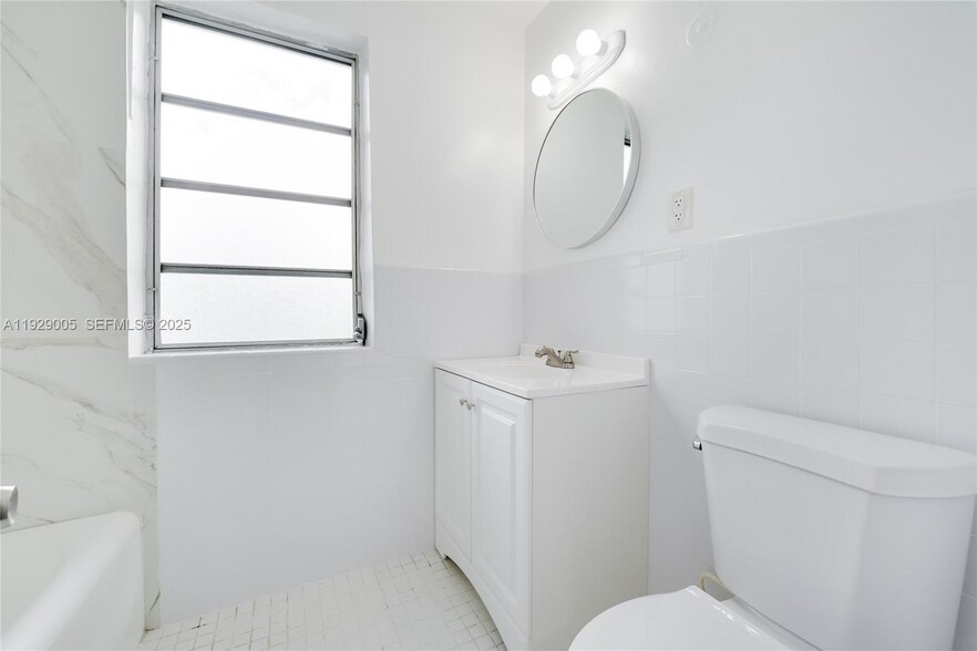 Building Photo - 1736 SW 9th St