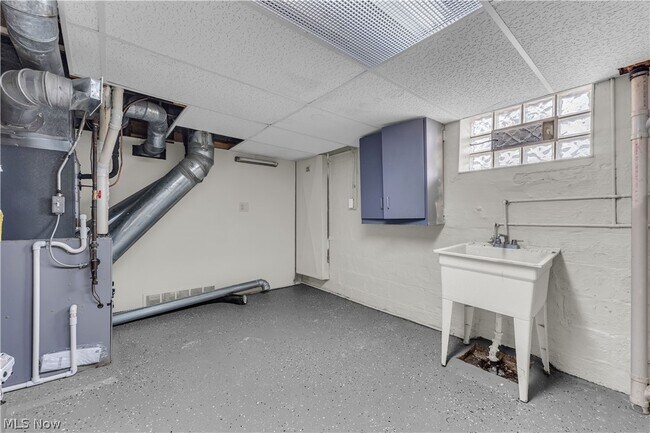 Building Photo - 6800 Kazimier Ave
