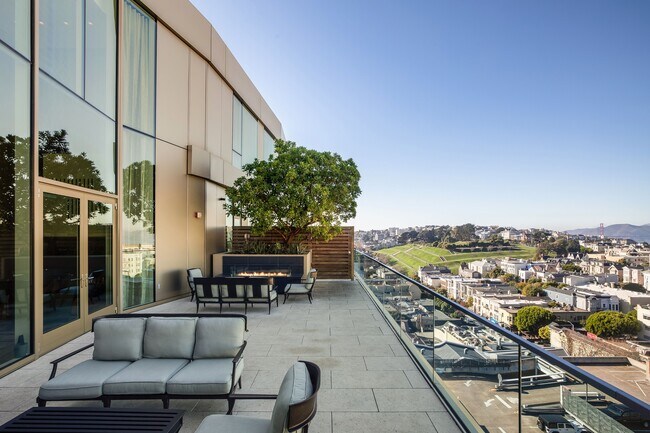 Building Photo - 2121 Webster St