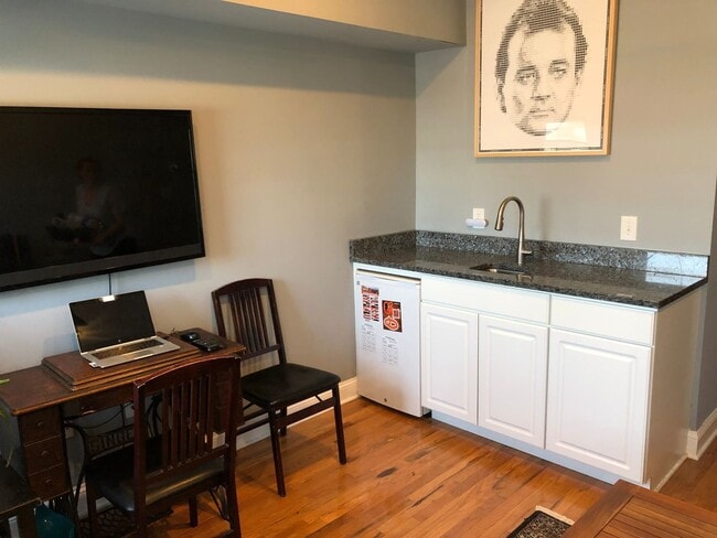 Building Photo - Modern Large and spacious house available in Locus Point