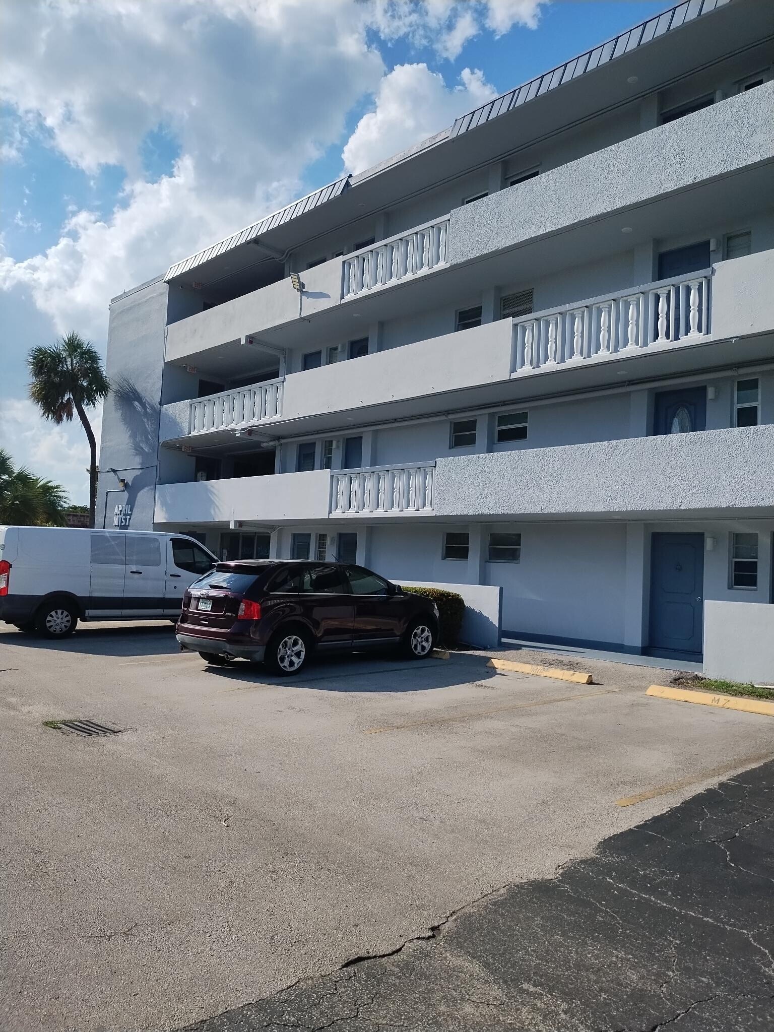 Building Photo - 1333 E Hallandale Beach Blvd