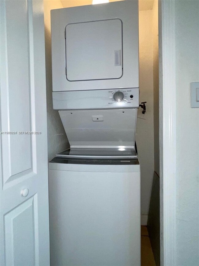 Building Photo - 2637 SE 16th Terrace