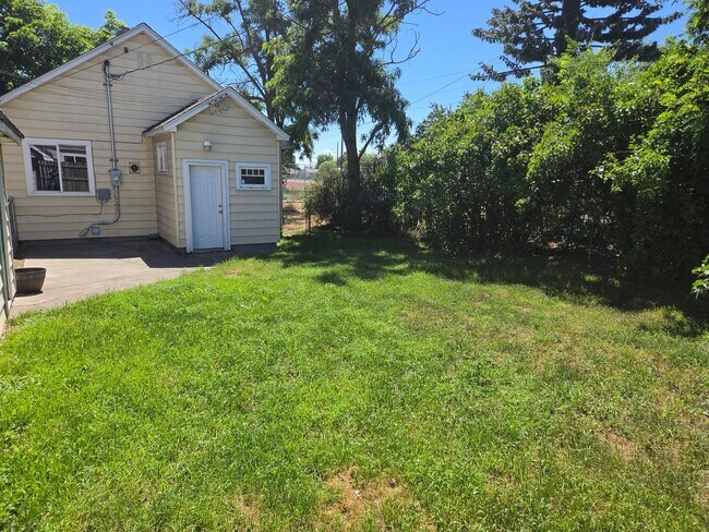 Building Photo - Great Northside 4 bed 2 bath home