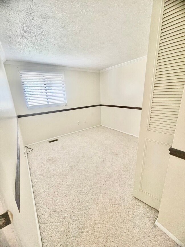 Building Photo - 3 bed- 1.5 Bath- Bridgeville Pa