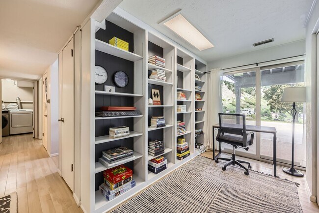 Building Photo - Stunning 4 BDR/2BA Mountain Retreat