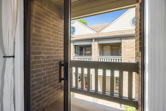 Building Photo - 1114 Augusta Dr