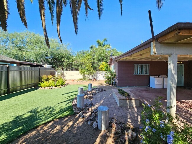 Building Photo - A charming 3-bedroom, 2-bathroom house in ...