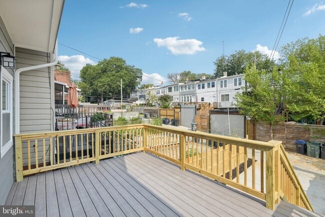 Building Photo - 729 Madison St NW