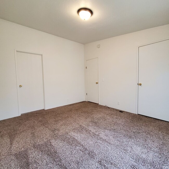 Building Photo - Pet Friendly 3 Bed : 2Bath Home w/ a Carport