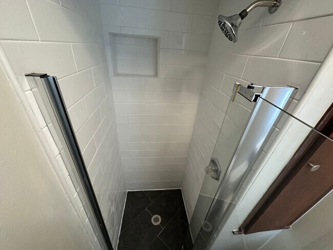 Building Photo - Brinwood Property APT A