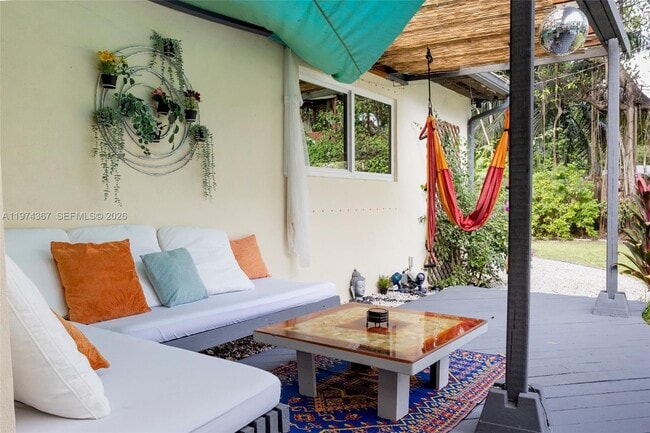 Building Photo - 750 NE 120th St