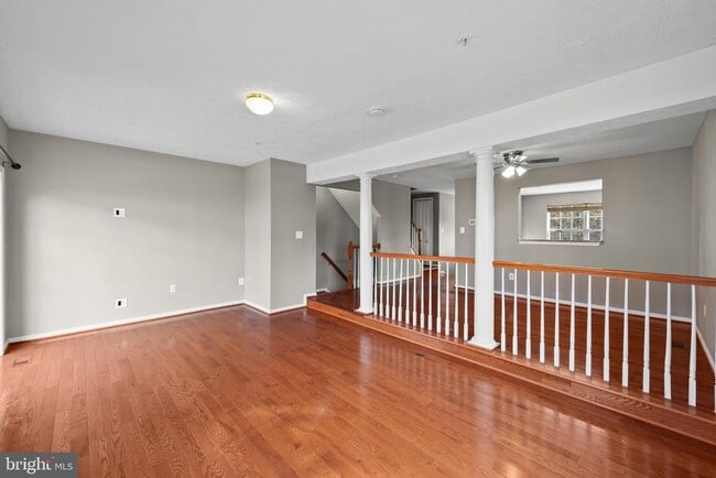 Building Photo - 8833 Hawthorne Ct