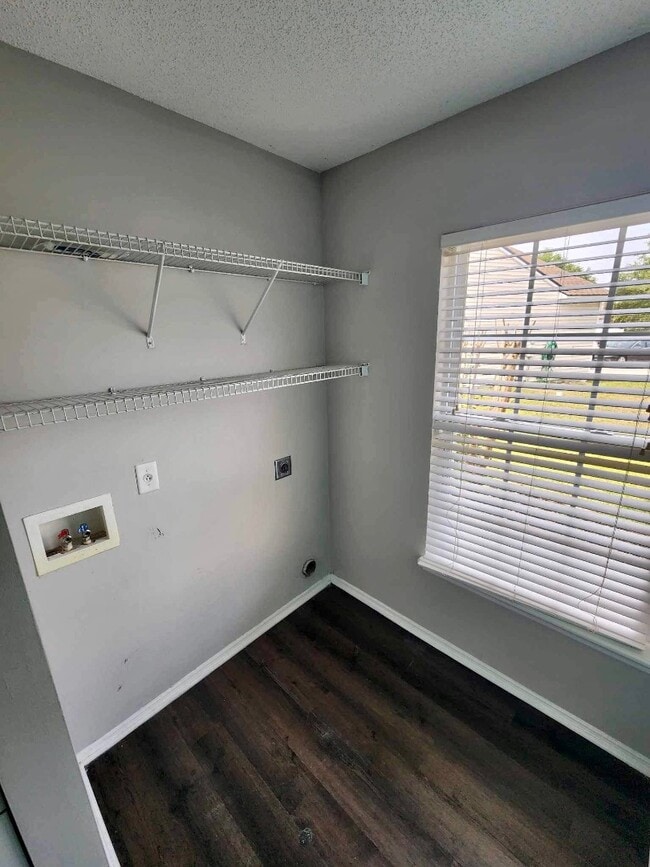 Building Photo - 608 Twisted Willow Ct