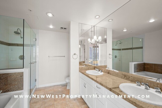 Building Photo - Spectacular Marina District 3-Bedroom Pent...