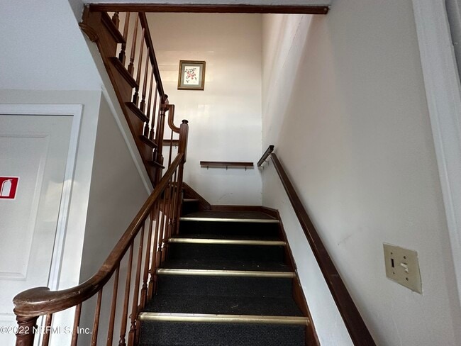 Building Photo - 1641 Larue Ave